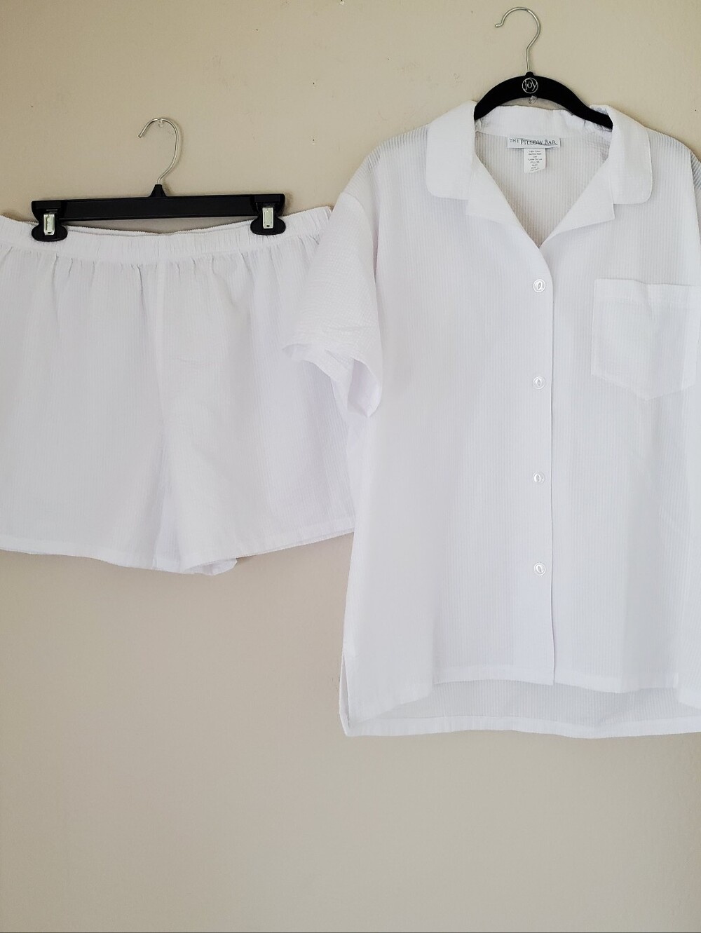 The Pillow Bar Womens Seersucker Pajama Set Shirt & Shorts Size L White Cotton